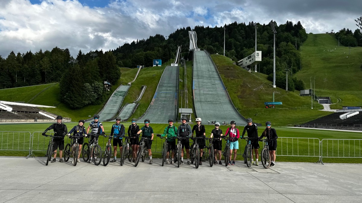 Schülerinnen und Schüler im Trainingslager Schülerinnen und Schüler im Trainingslager